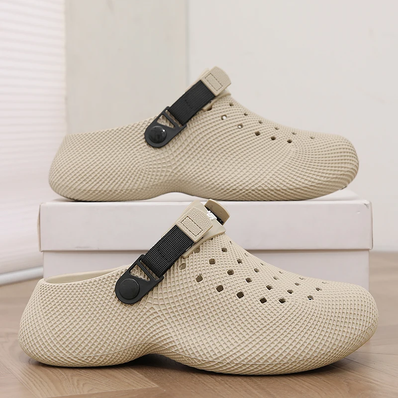 New EVA Men Sandals Couple Soft Hollow Garden Shoes Women Designer Hole Slipper Sneakers Beach Water Shoes Slip on Foam Runner