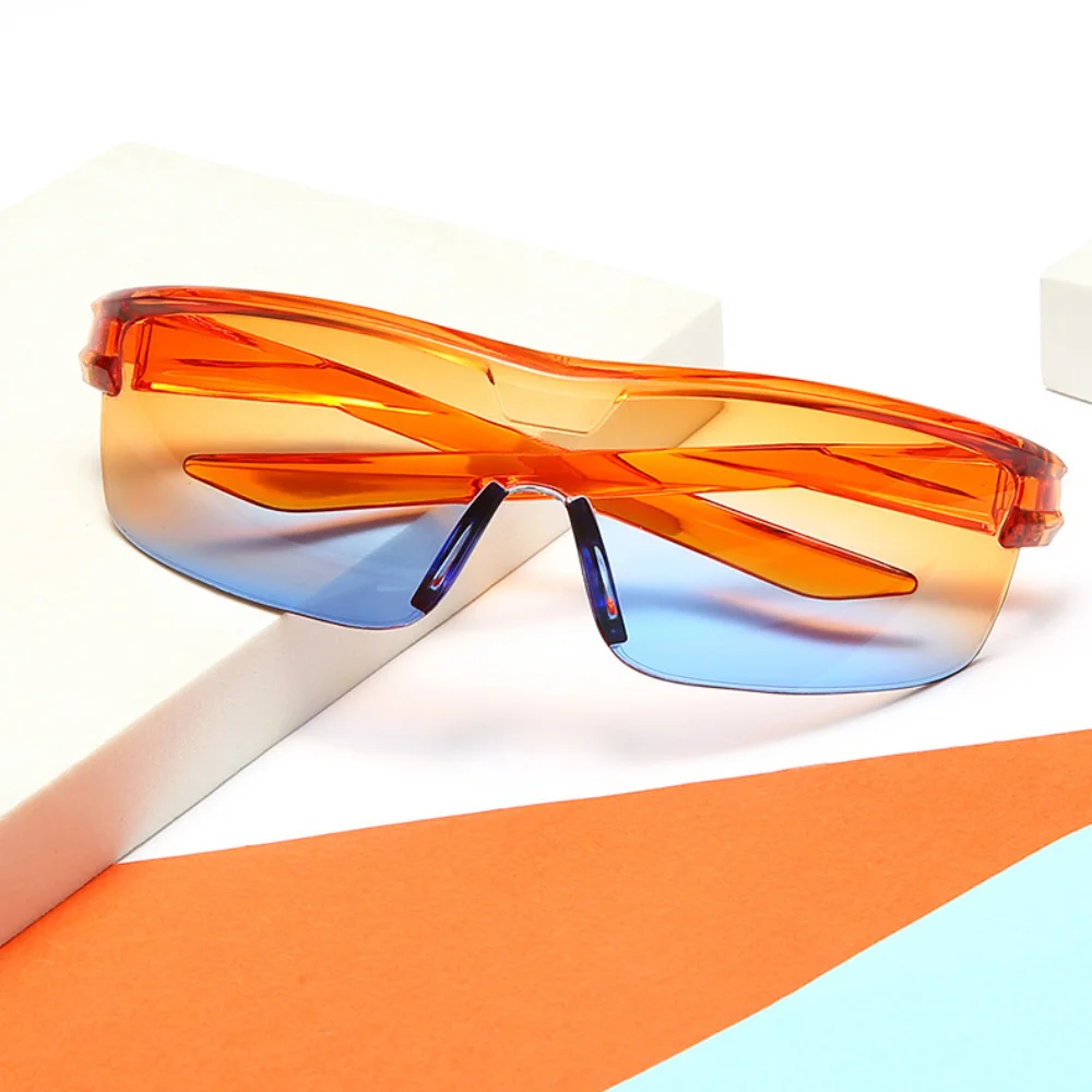 نظارات شمسية رياضية للنساء ملفوفة حول Y2K نظارات شمسية قطعة واحدة بدون إطار نظارات عصرية 2000 ظلال UV400 للرجال 2025