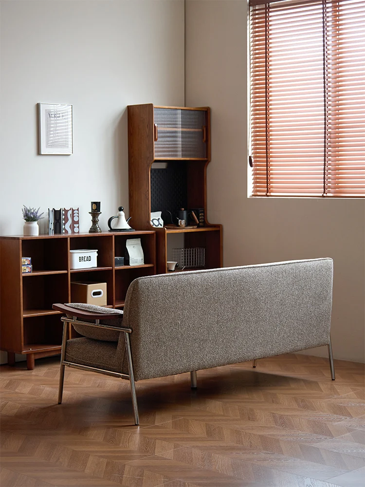 ศิลปะผ้ายุคกลางที่ทันสมัยเรียบง่ายอพาร์ทเมนต์ขนาดเล็กห้องใต้หลังคาดูเพล็กซ์อพาร์ทเมนท์เตียงและอาหารเช้าเก้าอี้โซฟาคู่