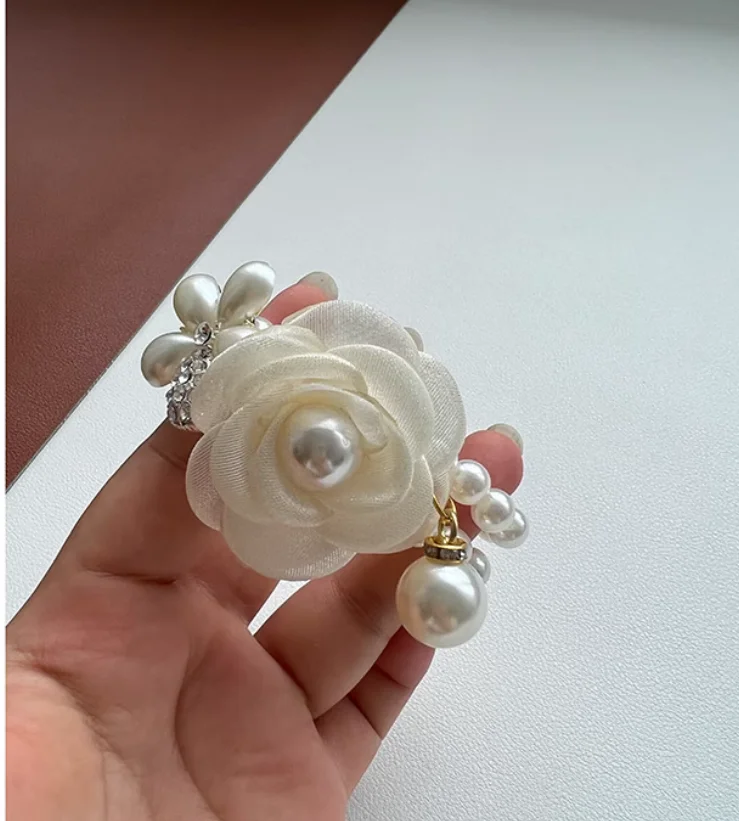 Beige Camellia Pearl Bracelet Bride Bride, Bride, Maid of Honor, Sisters' Unity Party, Wedding Wrist and Flower.