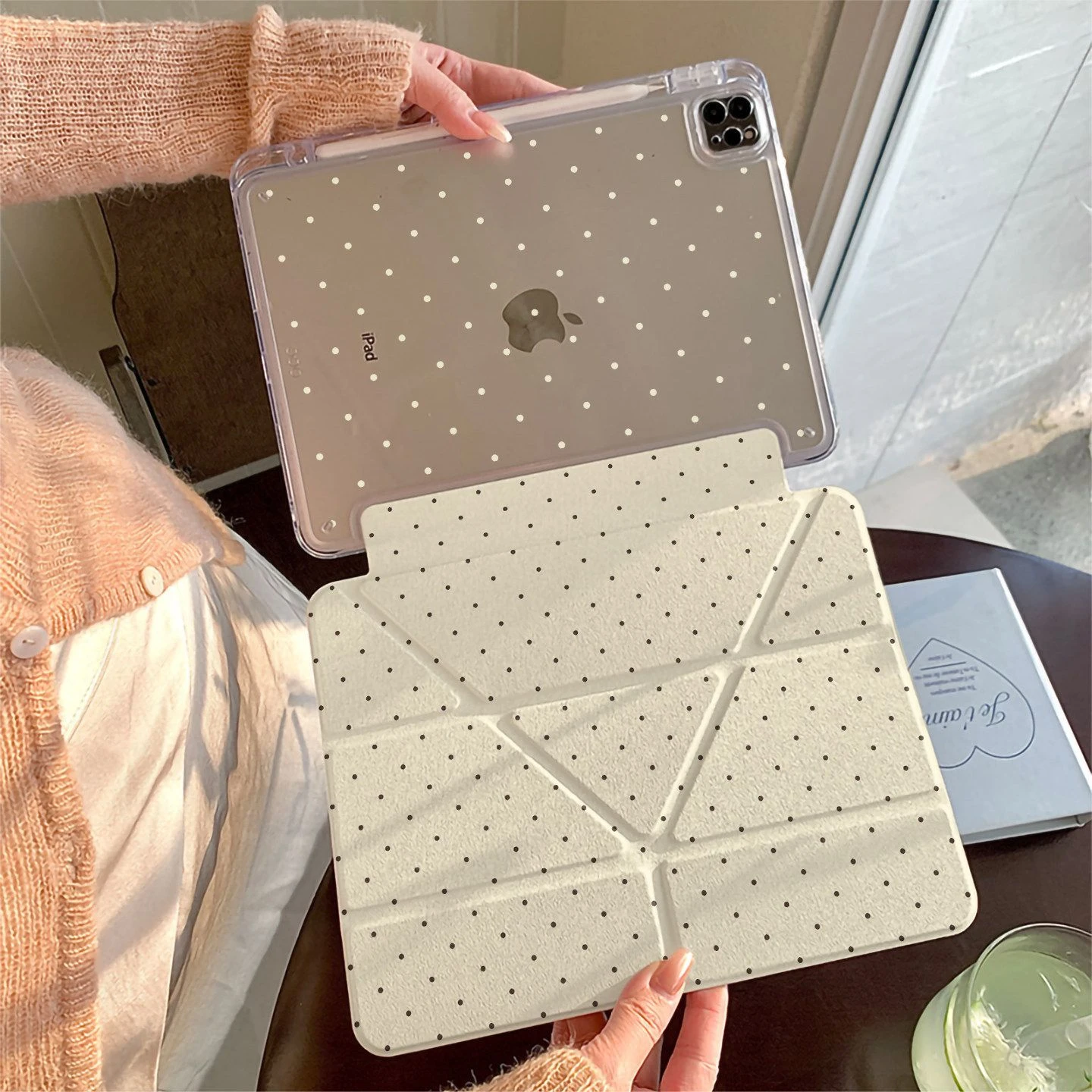 �y�Z�[�����z���F�̐��ʖ͗l��iPad Pro 11 12.9 13�C���` A16 M2 M3 M4 M5�Ή��V�F���P�[�X�A8.3 9.7 10.2�C���` 5/6/7/8/9/10/11���� Mini Air 3 4 5 6�p�J�o�[