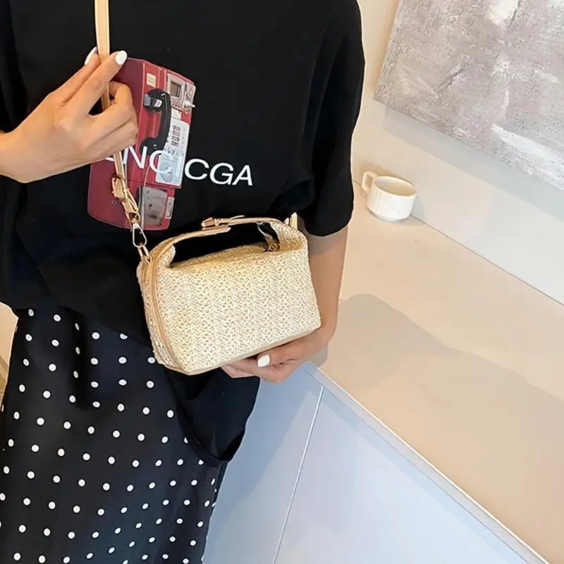 

Casual Straw Purse Spacious Shoulder Bags with Adjustable Strap Underarm Pack Trendy Crossbody Bag for Daily Essential