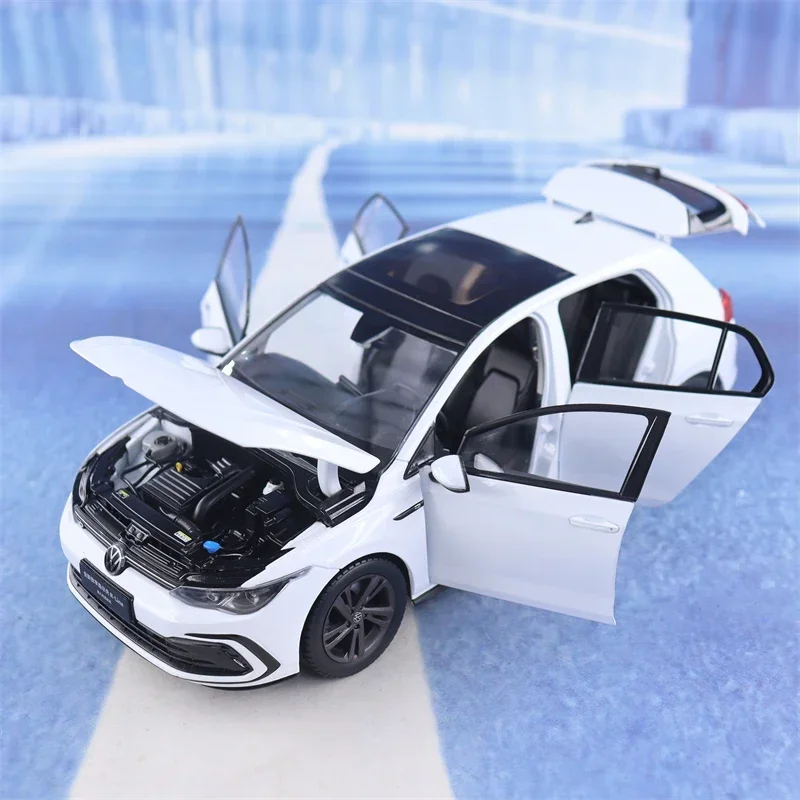 1:18 Volkswagen Golf  R-Line 8th Generation High Simulation Diecast Car Metal Alloy Model Car gift collection decorative toy P66