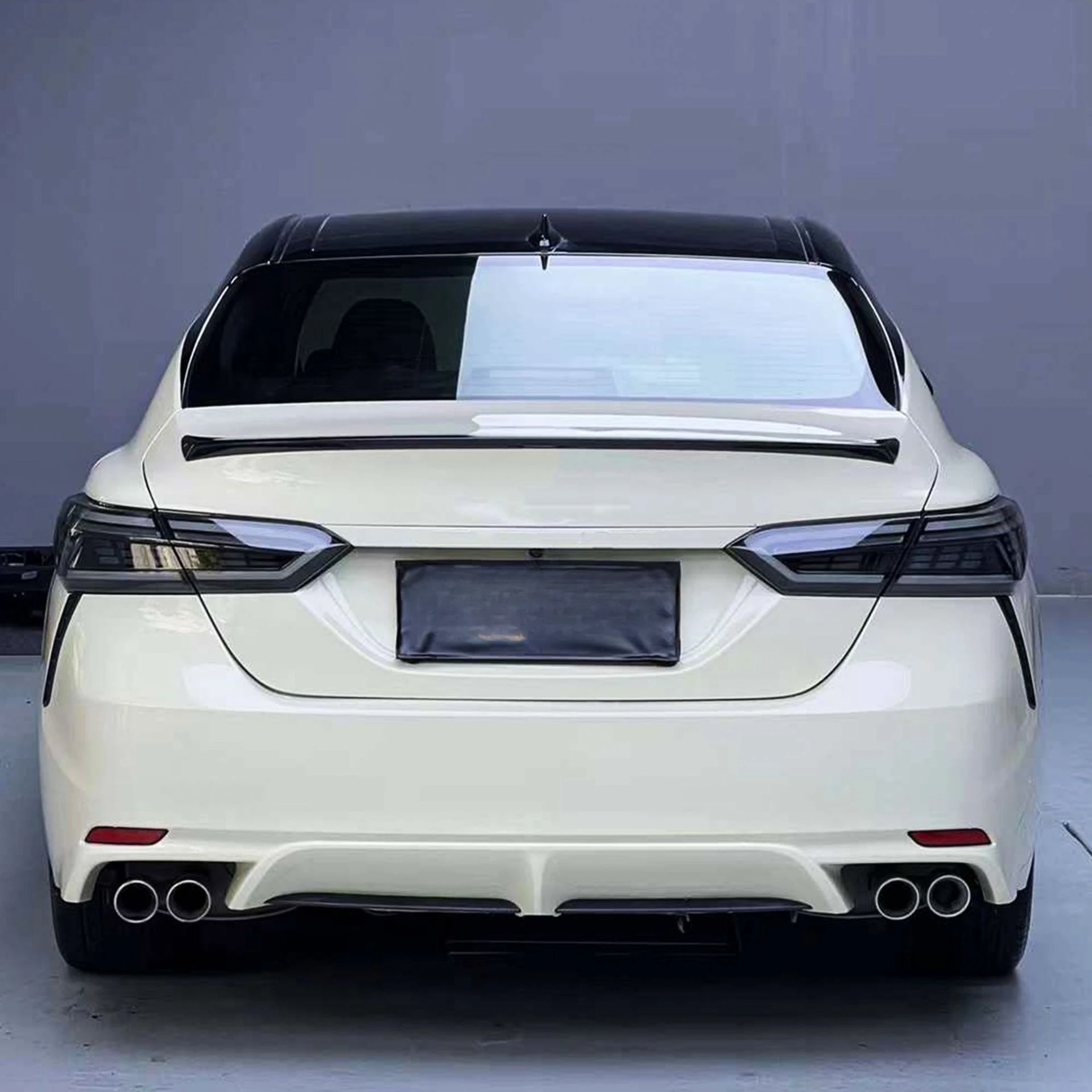 Suitable for 18-23 Toyota 8th generation Camry tail light assembly modified LED streamer running lights