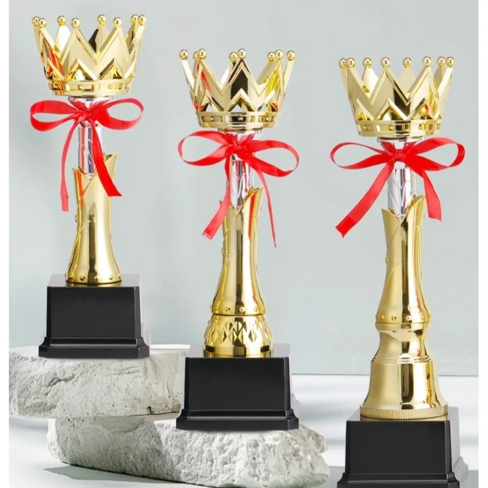 

Новый золотой золотой трофей, награды с короной, пластиковый призовой кубок, школьные награды, победитель, трофей, школьные соревнования