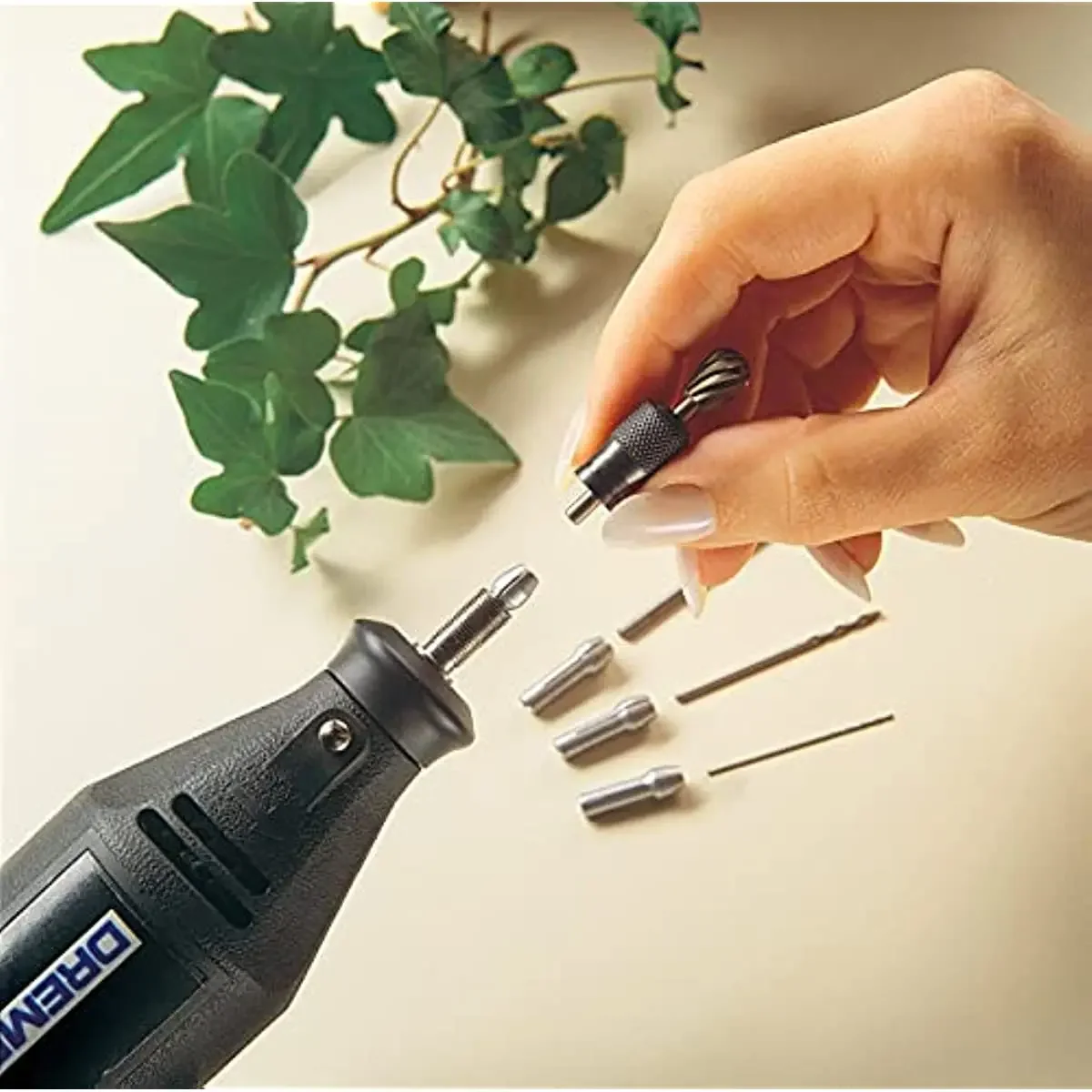 Dremel 4485 Zestaw narzędzi obrotowych z szybkozłączką, średni