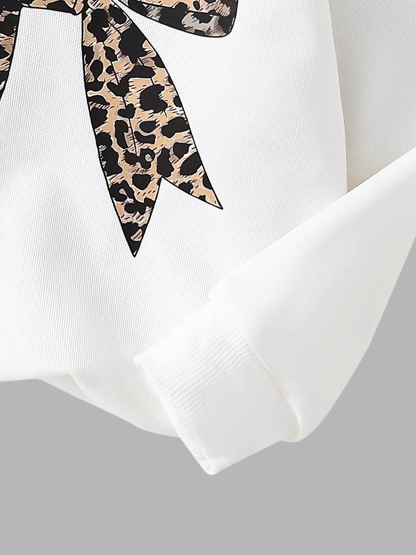 2-teiliges Mädchen-Outfit-Set mit Leopardenmuster für 4-8 Jahre, Langarm-Sweatshirt mit Leoparden-Schleifenmuster + weit geschnittene Hose mit seitlichen Schleifen – Detail 3