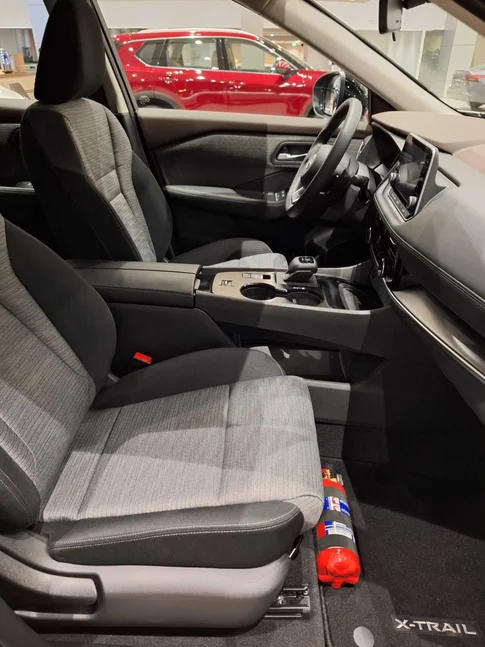 

9 AUTOMOBILE LEATHER RUG AUTO