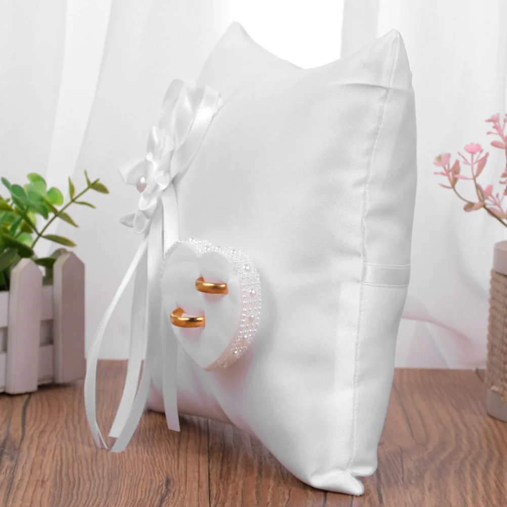 

1Pcs White Ring Cushion Delicate Embroidery Flower Compact Portable Bridal Shower Wedding Ceremony Decoration Ring Holder Bridal