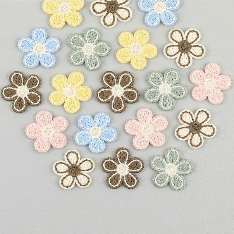 30 Stück bunte wasserlösliche Stickerei-Applikationen in Form von fünfblättrigen Blumen für DIY-Haarspangen-Zubehör. – Detail 4