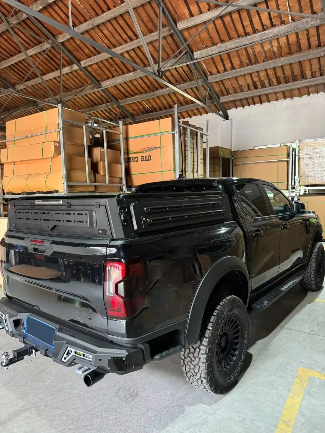 

Pickup Hardtop Canopy Topper Truck Bed Cover Waterproof Cap for Toyota Tundra Aluminum Topper with windows