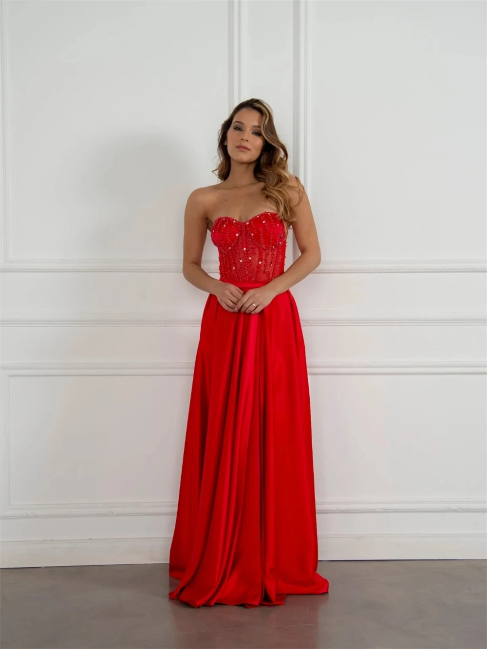 

Мягкое красное атласное вечернее платье по индивидуальному заказу, модное платье без бретелек без рукавов для выпускного вечера, темпераментное платье для выпускного со шлейфом