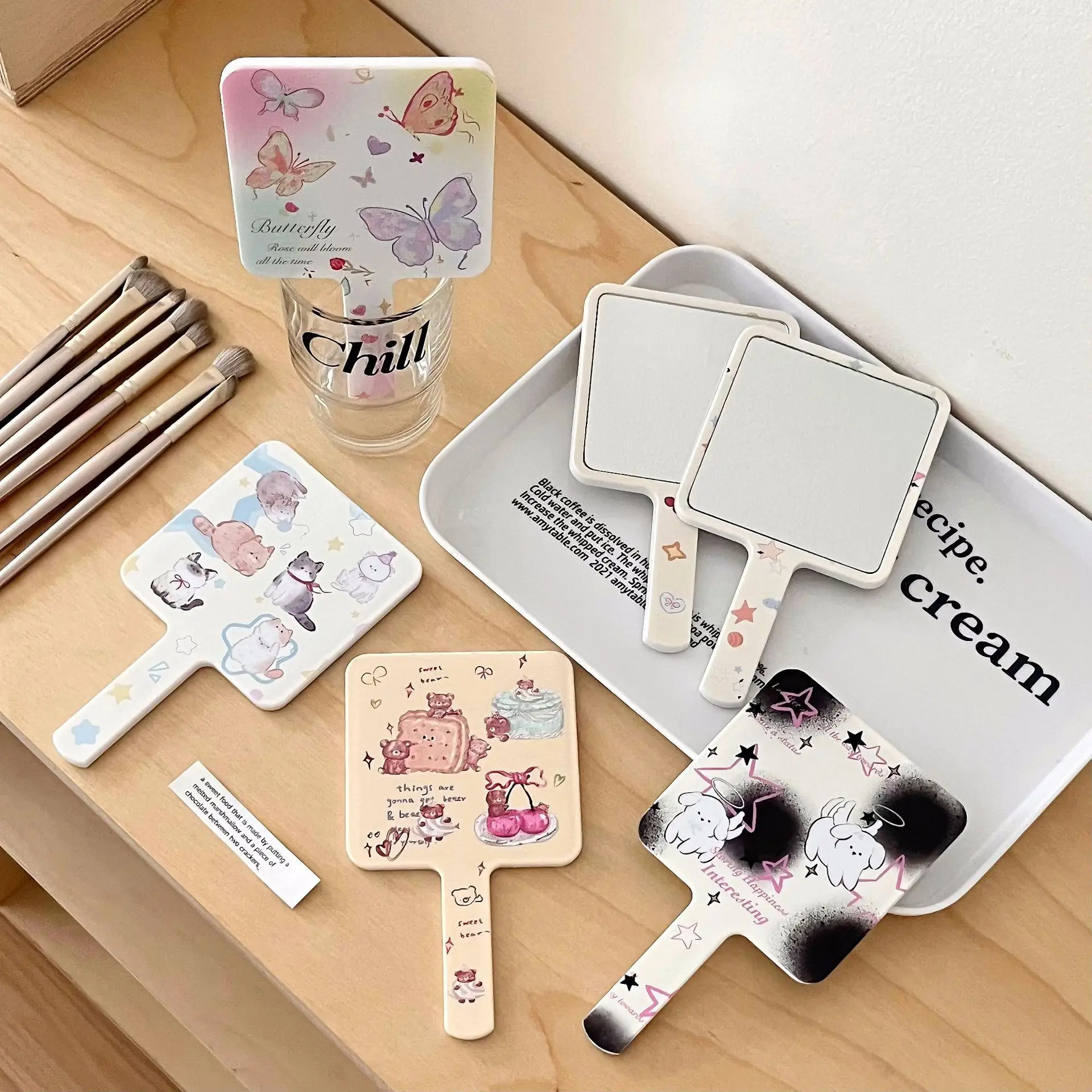 High-definition-Cartoon Handheld Spiegel Tragbare Kompakte Design Frauen Schönheit Make-Up Spiegel Mädchen Studentenwohnheim Kleinen Spiegel