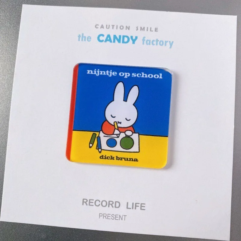 Pegatina para refrigerador de Miffy, con un diseño de dibujos animados de gran calidad y colores vivos, ideal para decorar el hogar, con motivos femeninos, dulces y adorables, de estilo sencillo, hecha de acrílico y con imán, perfecta como regalo.