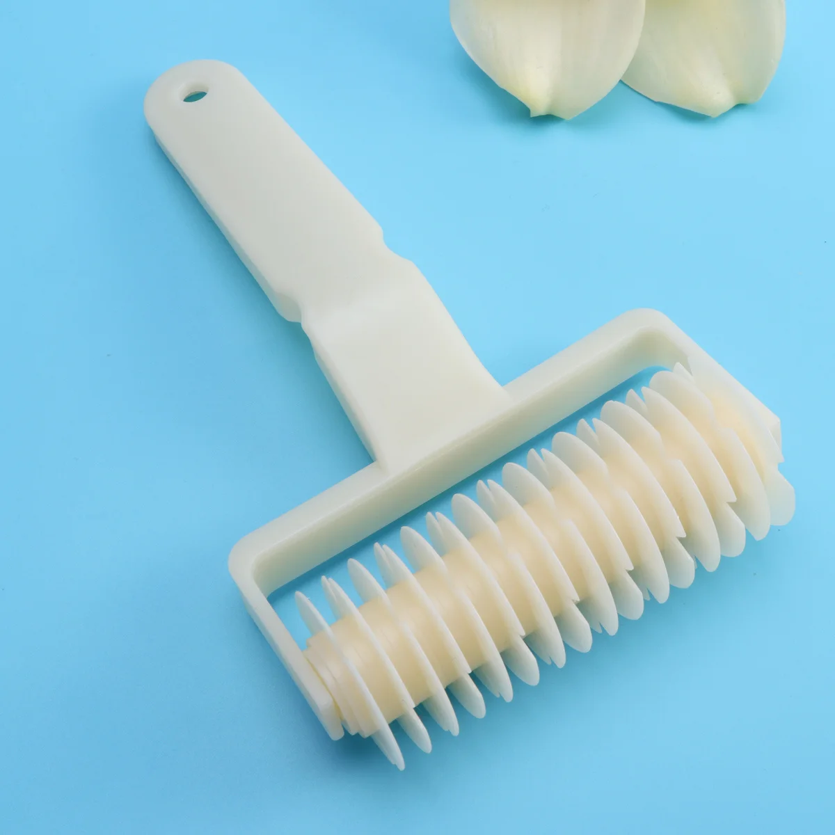 

Lattice Cutter Creamy White Premium Plastic Baking Tool Mold for Pastry Cookie Bread Decorative Lattice Cutter