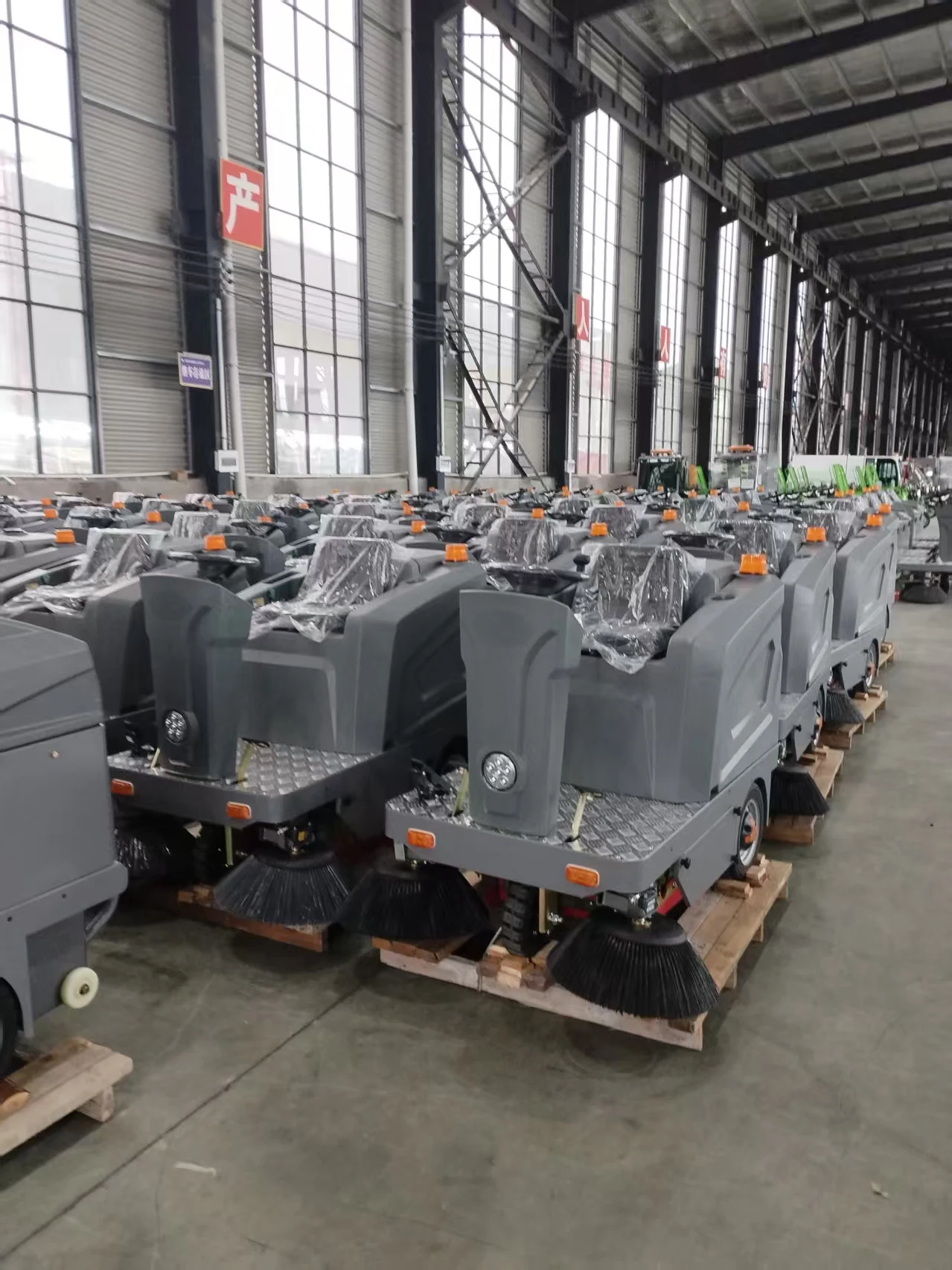 Industrial Floor Sweeper Street Broom Sweeper Road Sweeping Machine Driving Electric Sweeper