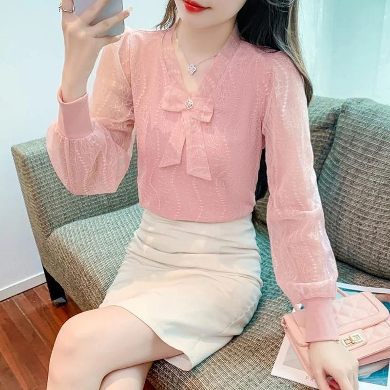 Chemises élégantes en dentelle rose pour femmes, manches longues, vêtements coréens Y2k, Slim, bureau, hauts pour dames, automne hiver, col en V, chemisiers décontractés
