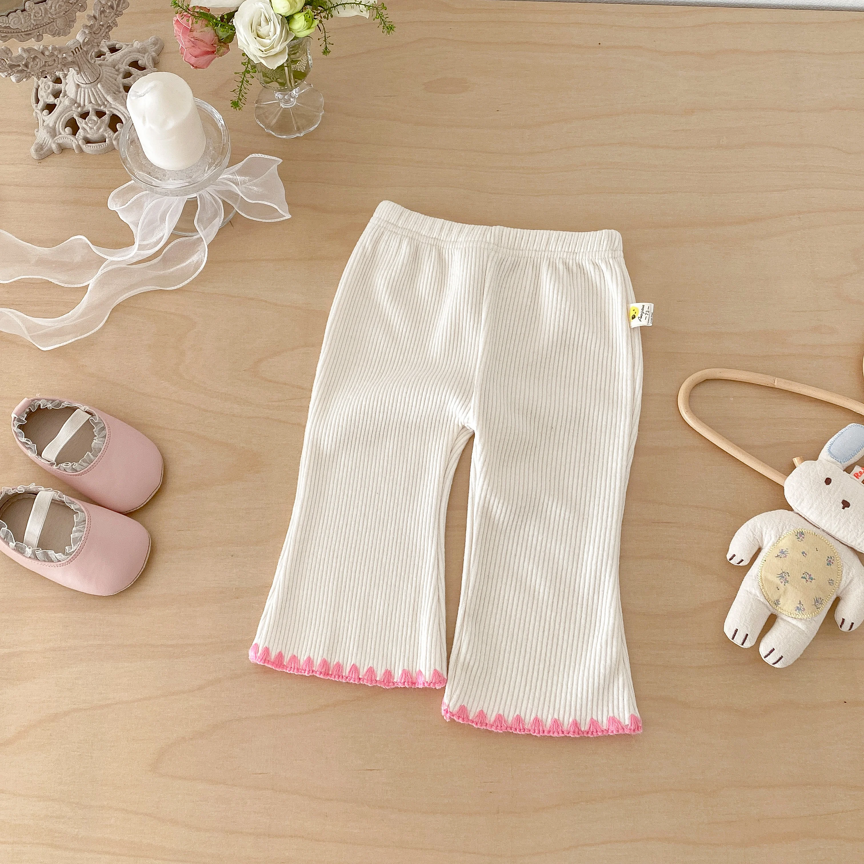 Frühlings- und Herbst-Trendhosen für Mädchen, koreanischer Stil, vielseitige, einfarbige, gerüschte Schlaghosen für Babymädchen – Detail 3