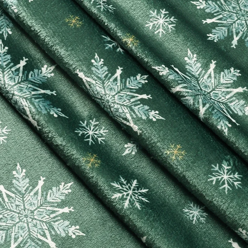 

0.5/1 Yard Green Snowflake Print Christmas Style Plush Fabric Soft Velvet for Festival Decor DIY Blankets,Pillowcases,Tablecloth