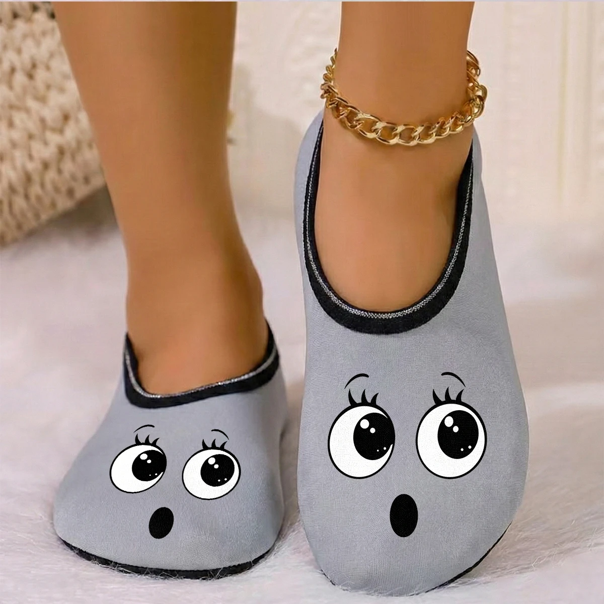 مناسبة لجميع المواسم، طباعة تعبيرية لطيفة، مخمل رفيع، مسامي، مرونة عالية، أرضية مضادة للانزلاق، شباشب للزوجين