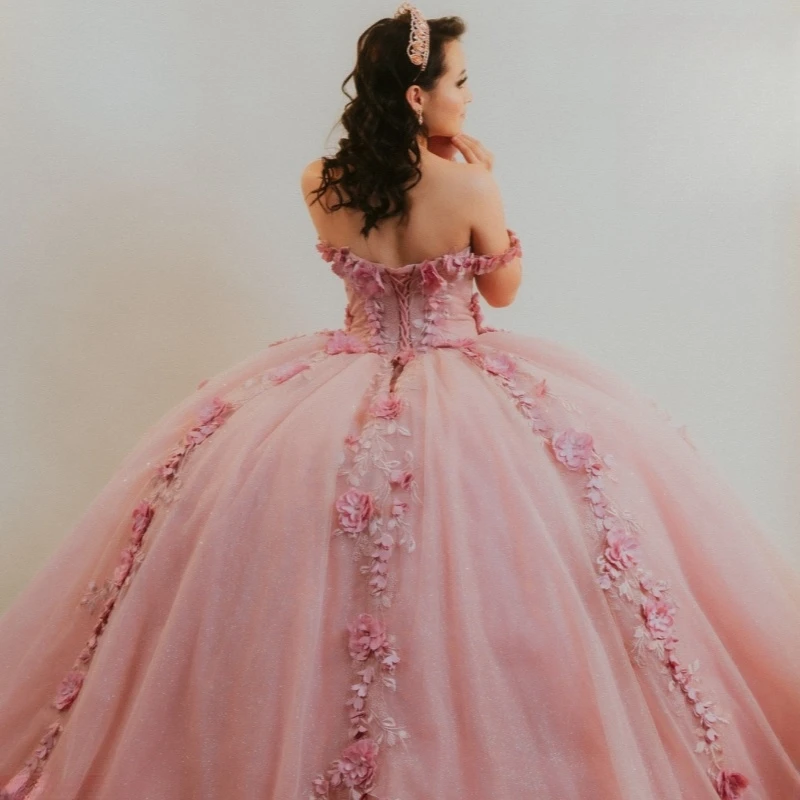 Różowe błyszczące sukienki Quinceanera Suknia balowa z odkrytymi ramionami Sweet 16 Sukienka z aplikacją Kwiat Tull Urodziny Party Vestidos 15 De Anos