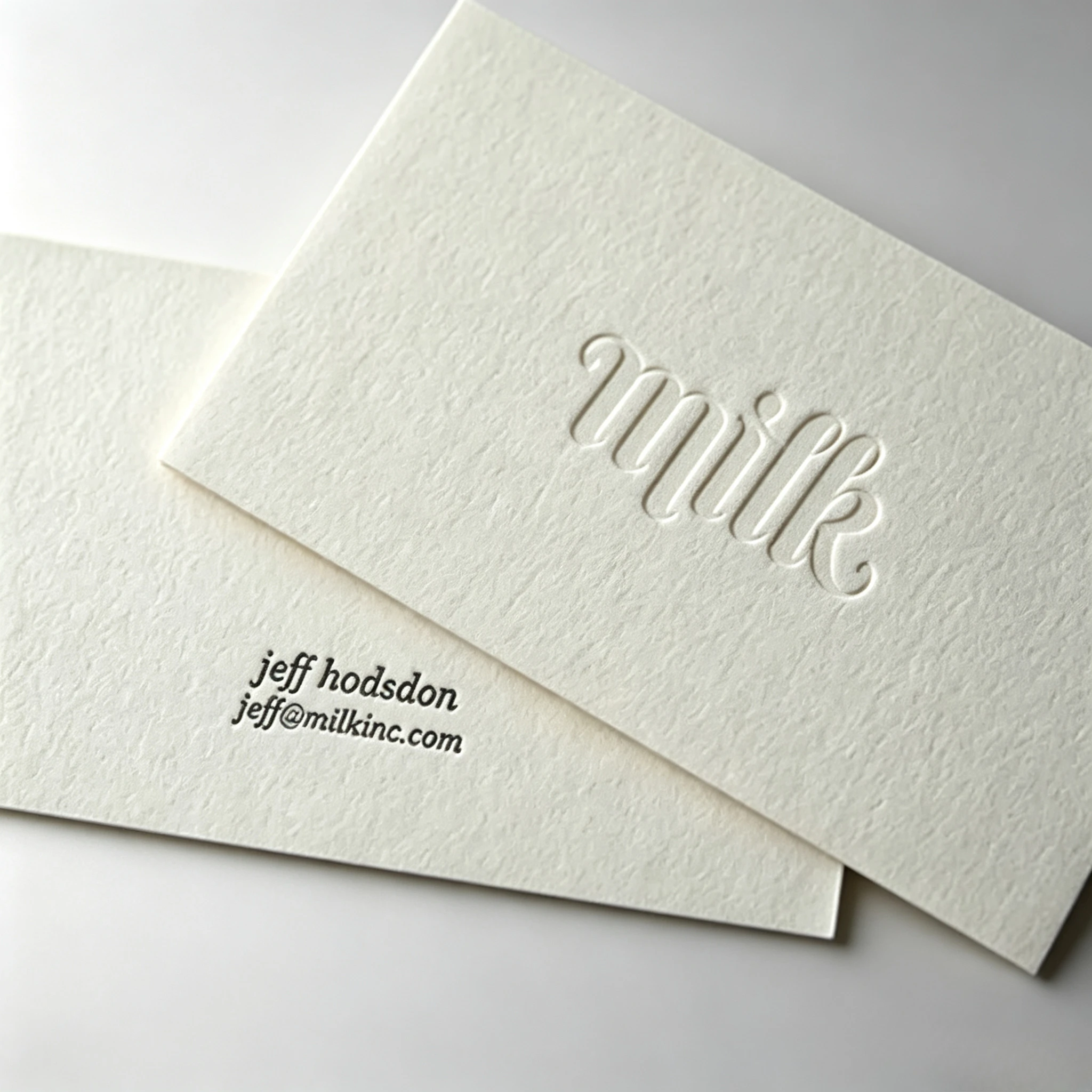 biglietti-da-visita-di-lusso-personalizzati-con-stampa-fronte-retro-su-cartoncino-dorato-logo-personalizzato