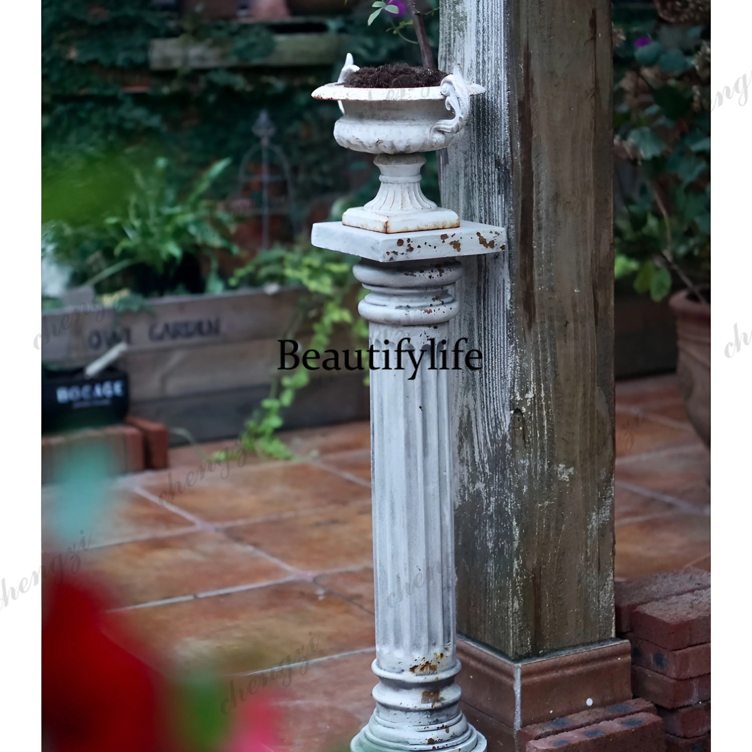 Retro rust color old Roman column column courtyard garden landscaping ornament outdoor decoration column base