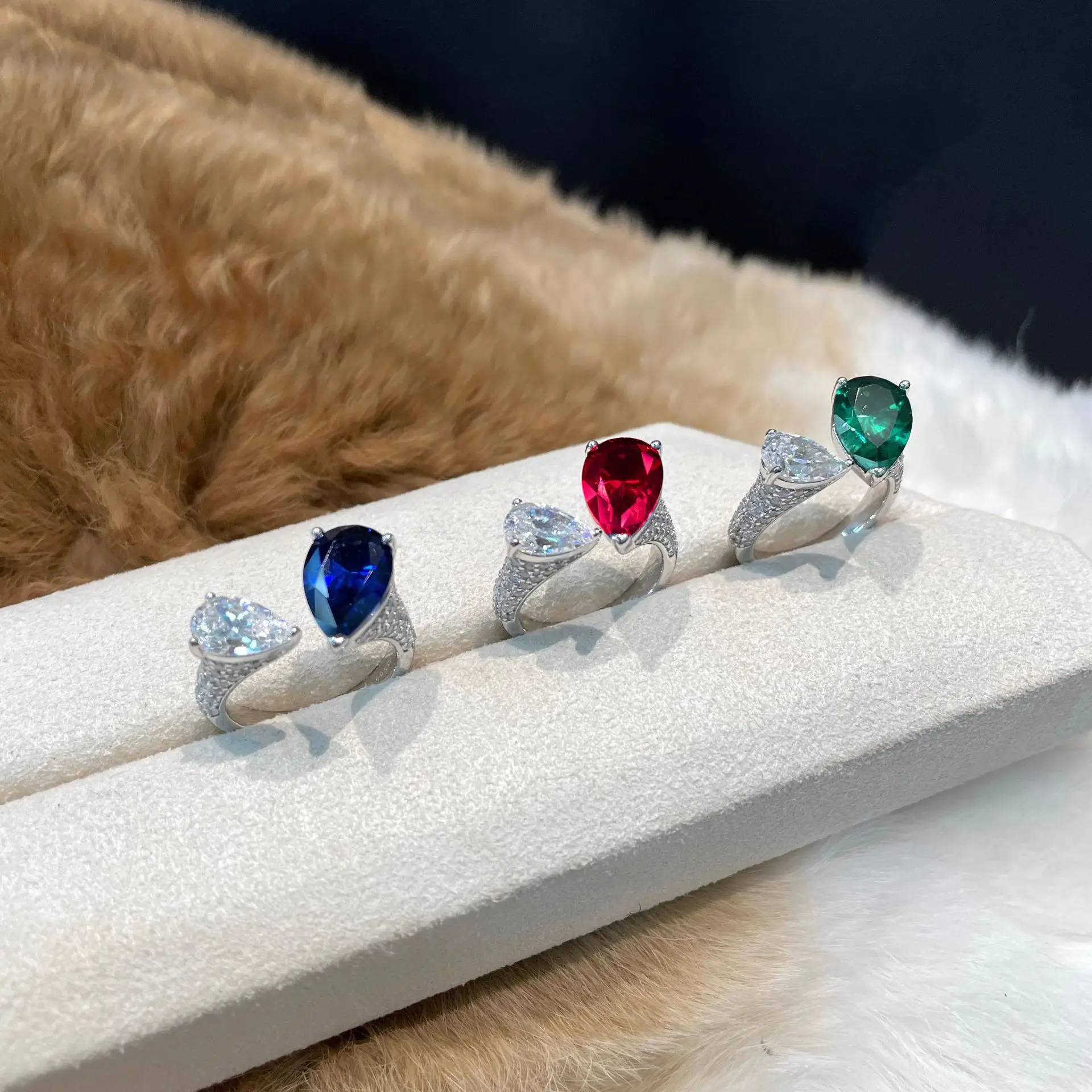 Twin Stone Red Water Drop shaped Ring Shining Contrasting Blue Color Treasure Open Mouth Women's Ring