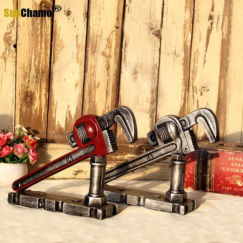 Retro Resin Wrench Pipe Tong Model Industrial Style Mechanical Tool Creative Bar Coffee Shop Home Decor Accessories Living Room