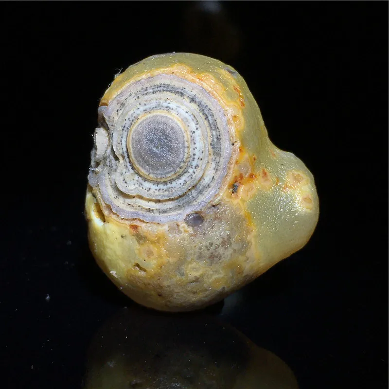 Natural Rare Stone Alashan Gobi Yellow or Old Skin Eye Agate for Palm Handle Play, Gobi Agate Mineral Specimen Decoration