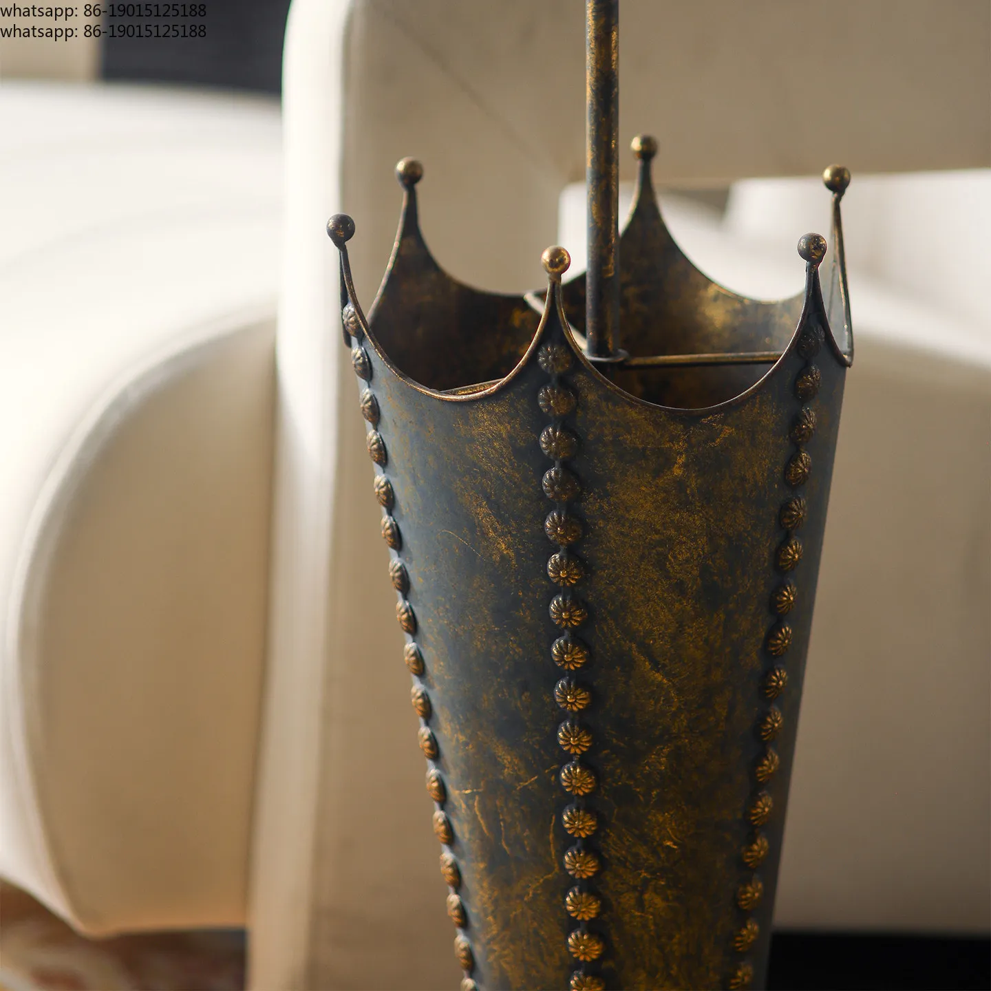 high-end umbrella bucket Home decoration Floor-to-ceiling umbrella storage bucket Hotel lobby door decoration ornament