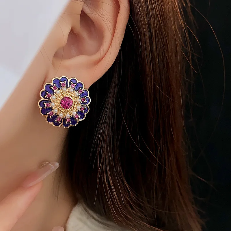 Driping Pearl Flower Vintage Stud Earrings for Women Charms Exquisite Personality Light Luxury Earring Fashion Jewelry Wholesale