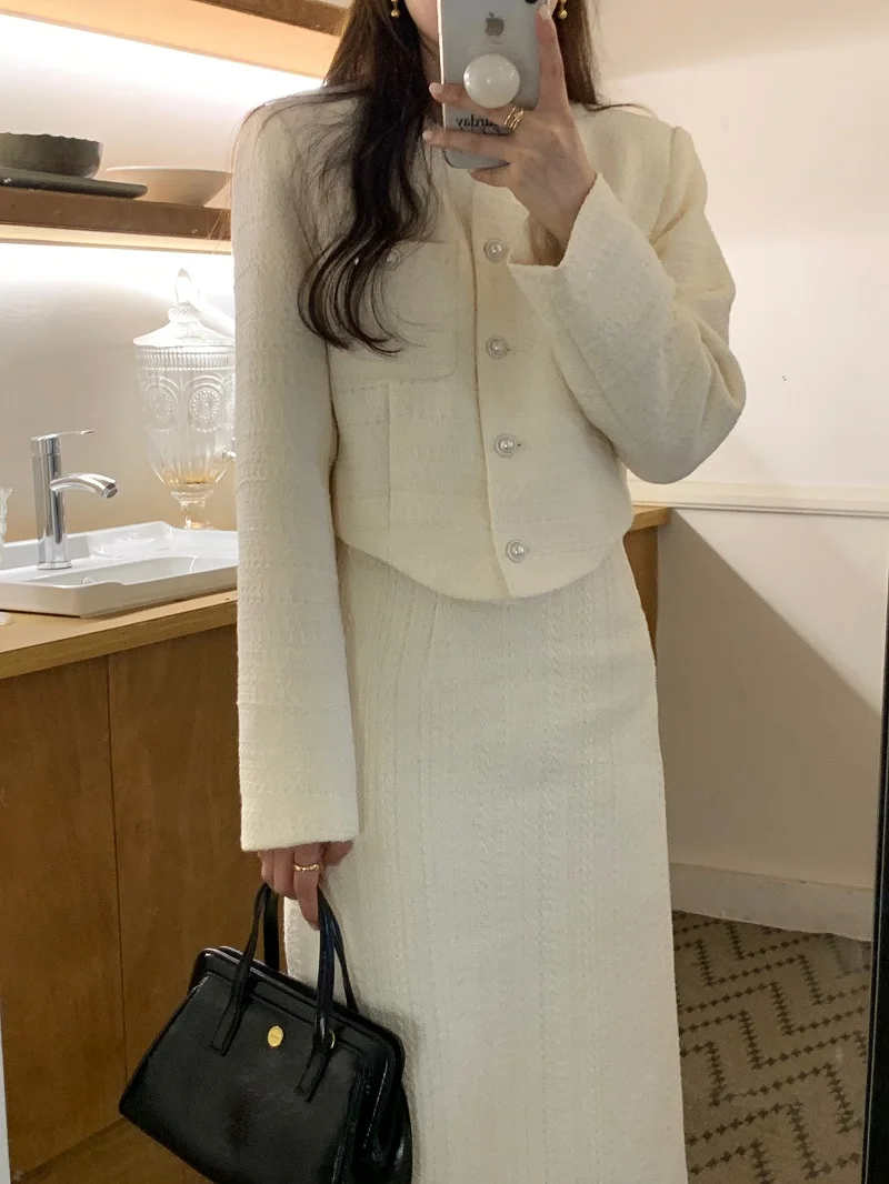 

French Retro Two-Piece Set with Single-Breasted Blazer Jacket and High-Waist Slim Straight Skirt for A Classic Look High Quality