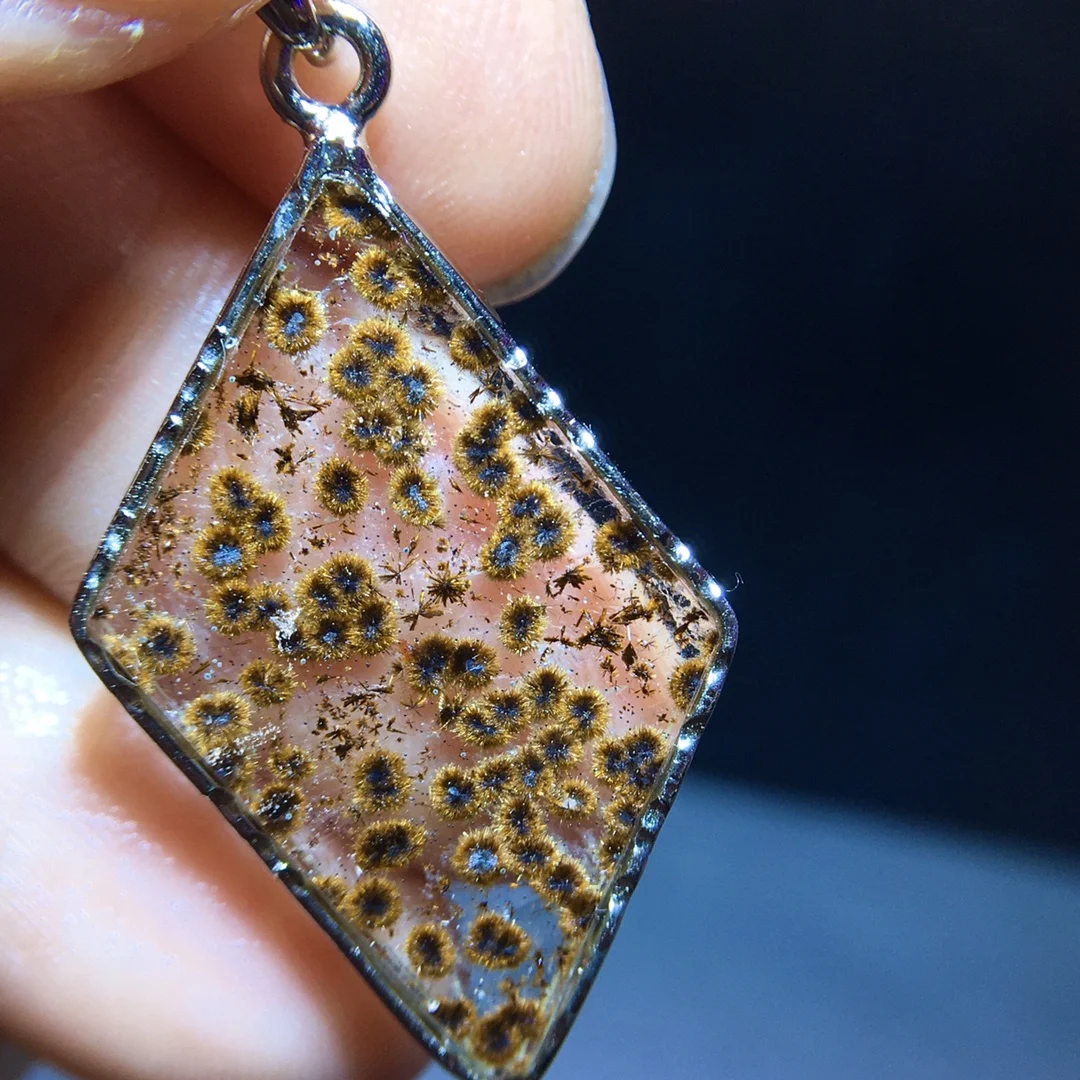 

Natural Gold Rutilated Quartz Flower Pendant 29/18.3/3mm Rutilated Round Jewelry Men Women Brazil AAAAAAA