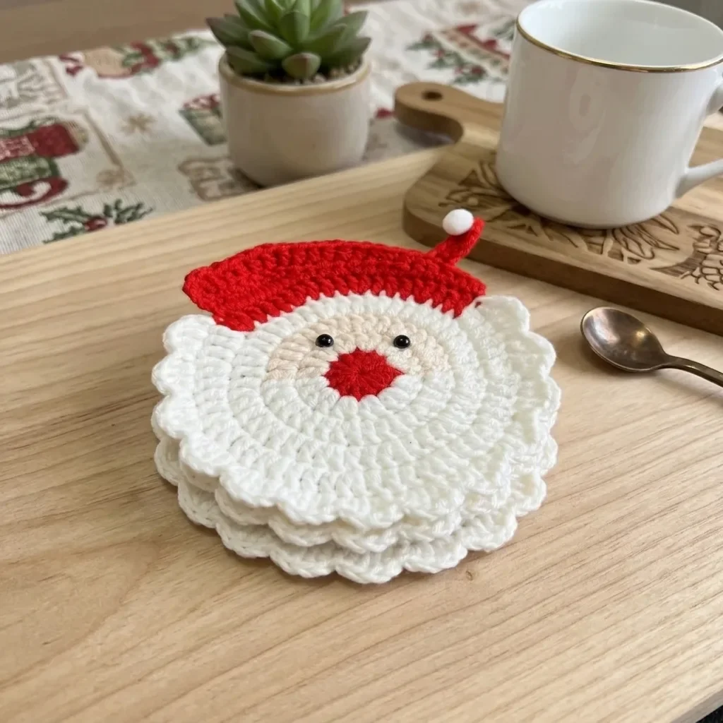 Handmade Crochet Santa Claus Coaster Heat Resistant Absorbent Cotton Drink Coaster Round Woven Cup Mat Christmas Table Decor Holiday Party Coffee Tea Cup Pad Cute Xmas Home Kitchen Decoration Gift For Family Friends