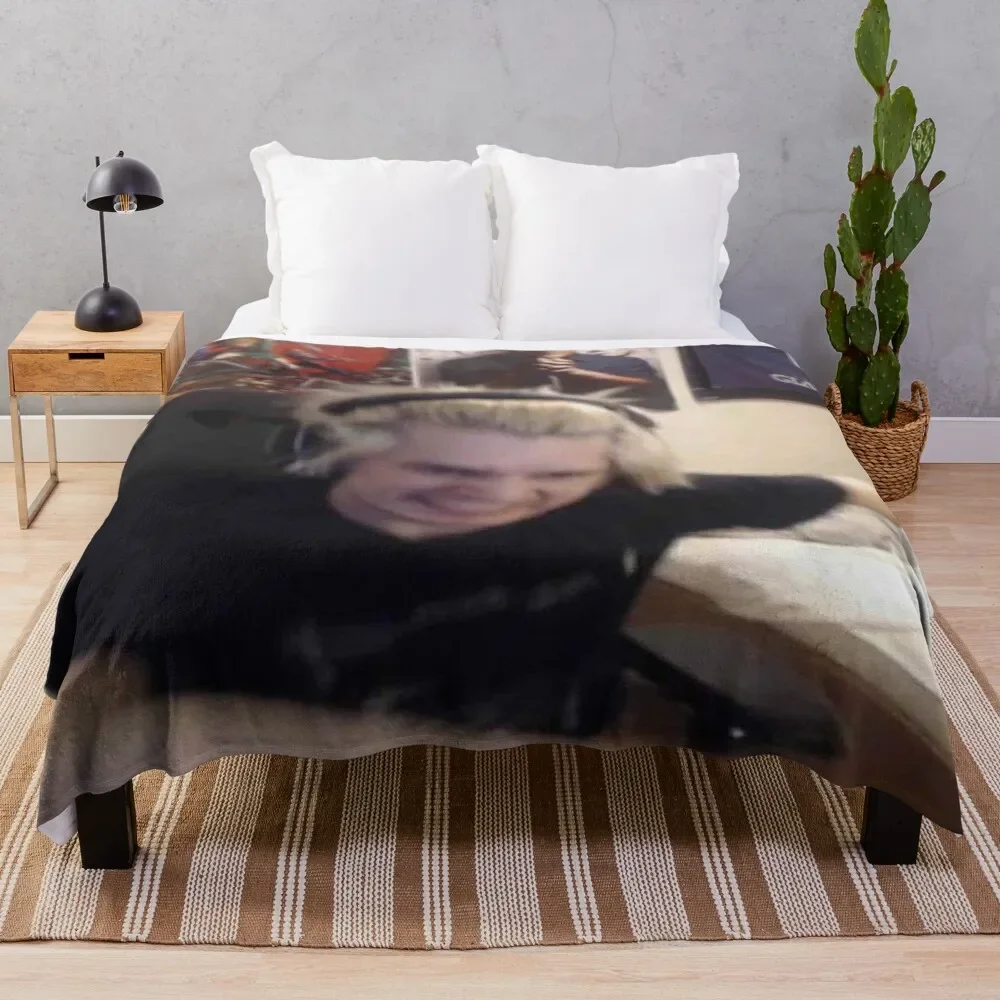 xQc SIX CONSOLES, TEN COMPUTERS Throw Blanket Baby decorative Blankets