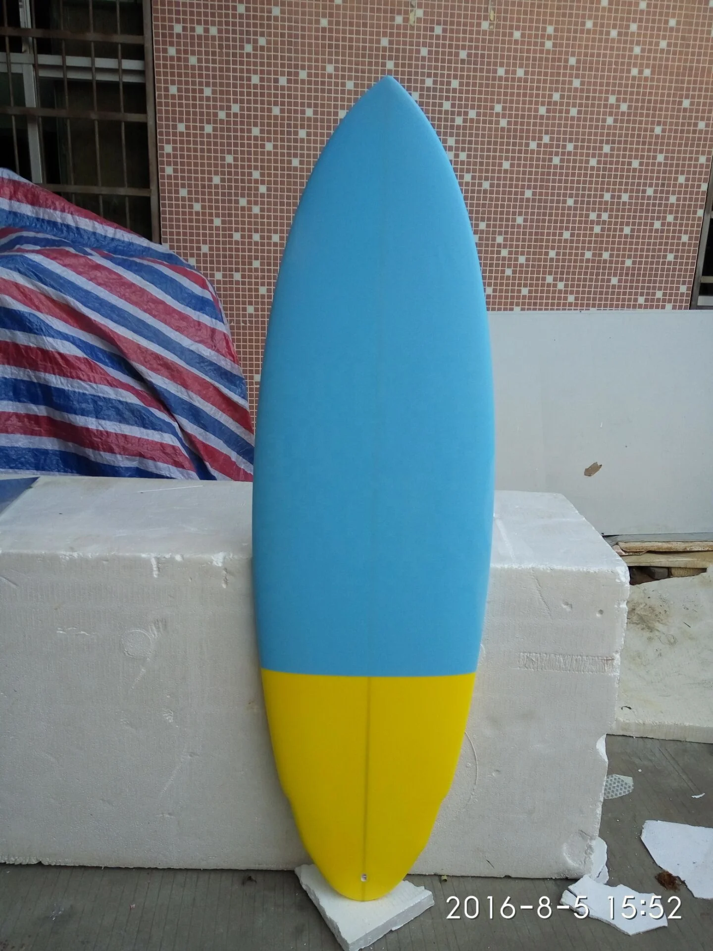 Top Quality Fiberglass Cloth Surfboards Customized Epoxy Surfboard Shortboard