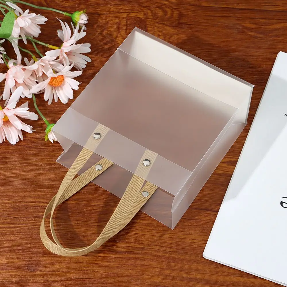 Tote traslucido sacchetti in PP smerigliato sacchetti regalo in plastica con manici forniture per decorazioni per sacchetti di gioielli di caramelle