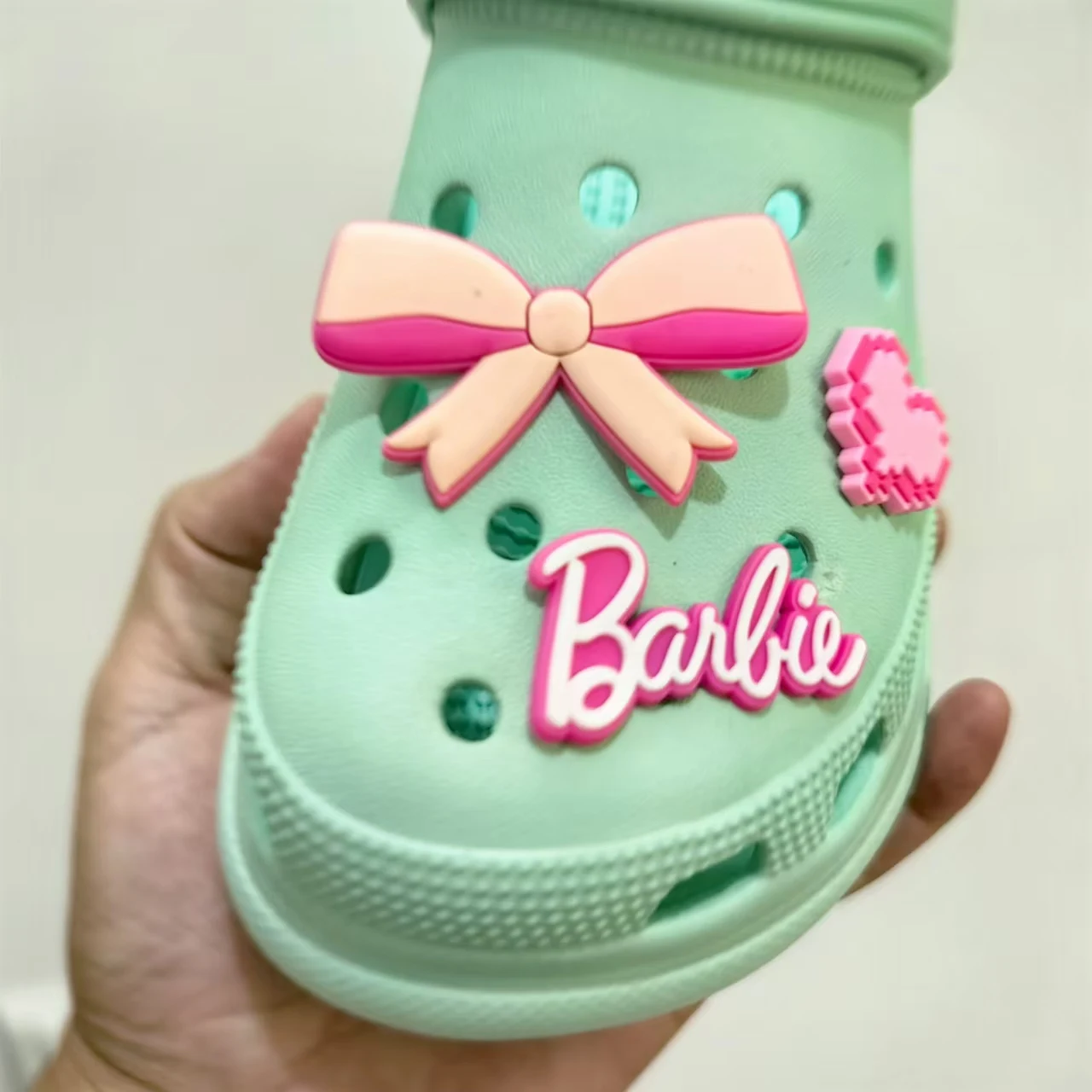MINISO подвески для обуви с отверстиями, кукла Барби, галстук-бабочка, украшение королевы, пряжка для обуви, аксессуары, подарок для рождественской вечеринки для девочек