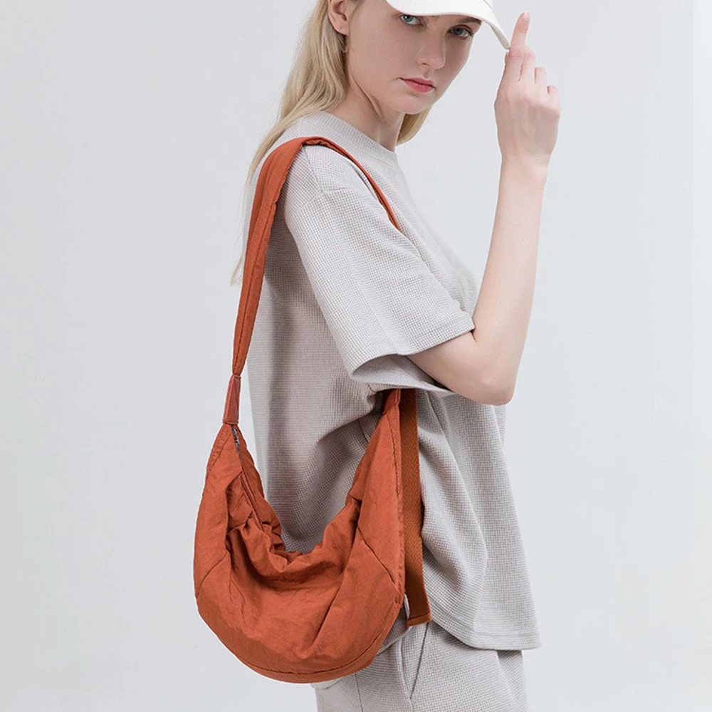 

Women's sports shoulder bag Japanese lightweight small chest bag Women's leisure travel hiking crossbody bags commuting handbag