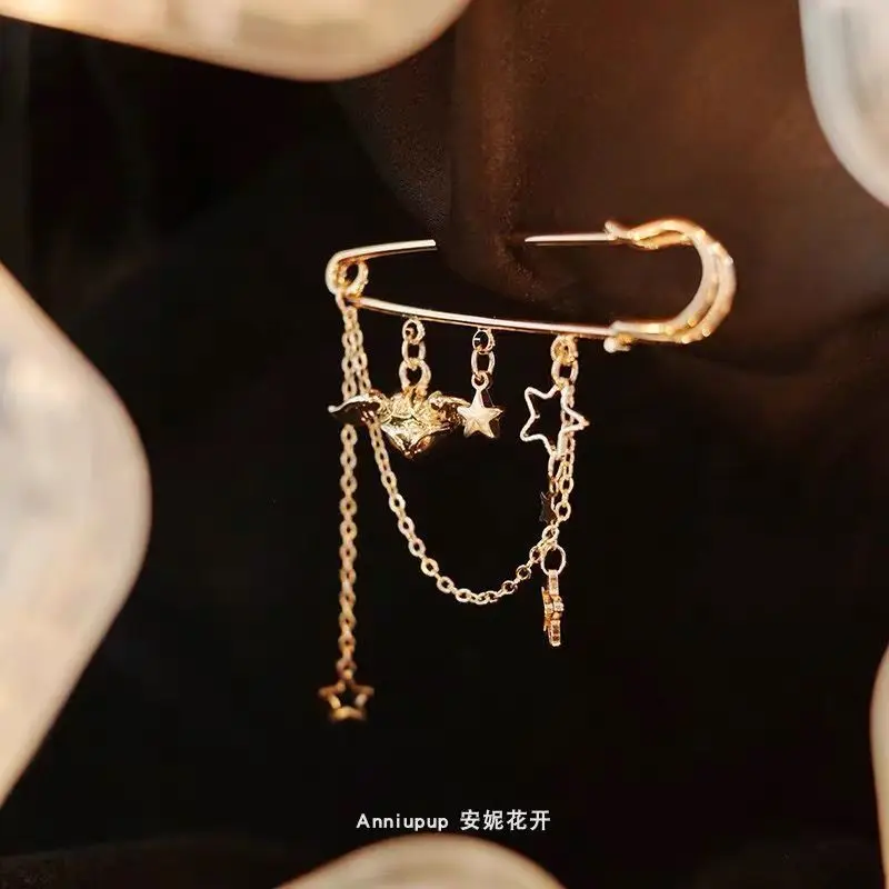 Magic peripheral: 943 Station No. 943 Star Snitch brooch school bag clothes pin jewelry Christmas gifts