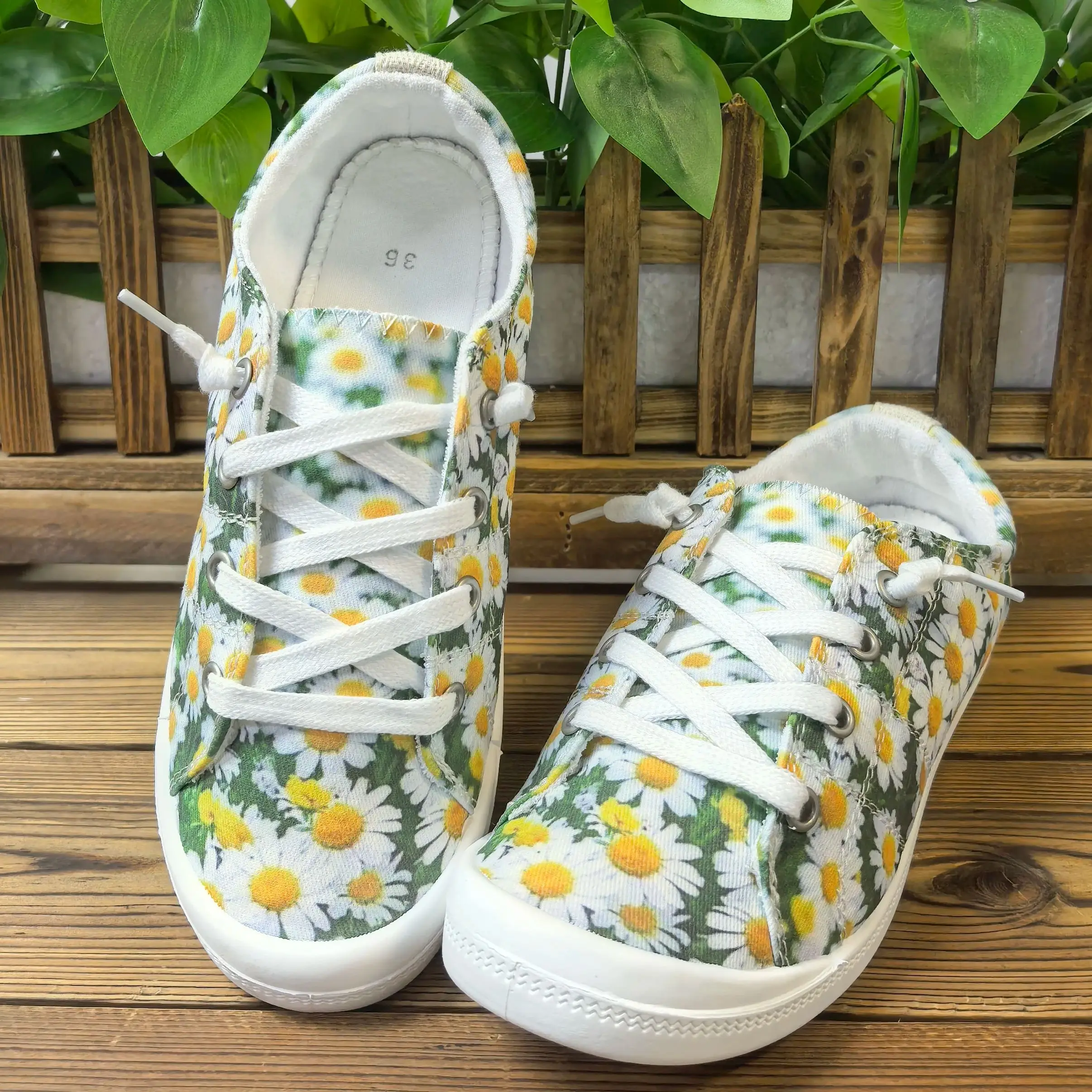 

Women's Spring and Summer New Fashionable White Xiaogongju Print Casual Shoes, Comfortable Shallow Low-Cut Soft Soles, Lightweight and Breathable Large Size Women's Shoes
