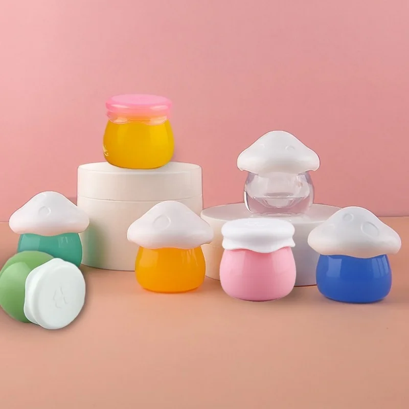 

10 шт., 10 г, портативный блеск для губ, пустая бутылка, милый мед, пластиковый контейнер для бальзама, банка в форме многоразового использования с маленькой ложкой, многоразового использования