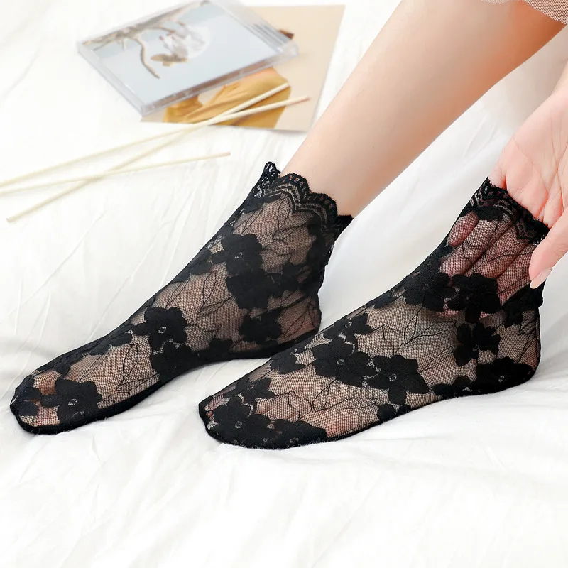 

Ladies lace plum Bossom pattern invisible socks summer breathable hollow non-slip shallow tube socks thin ladies lace boat socks