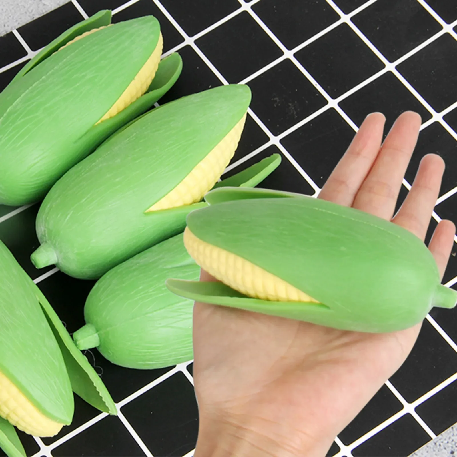 模擬トウモロコシ絞りおもちゃ フルーツスクイーズ ストレス解消感覚玩具 フェイクフード ピンチピンチ バナナ皮 面白いストレス解消おもちゃ