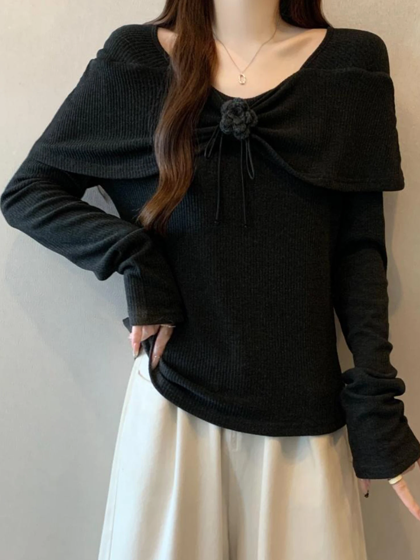 

Женский облегающий вязаный свитер с V-образным вырезом, 3D-цветочным декором на плечах, длинными рукавами, удобный, дышащий, для ношения под одеждой