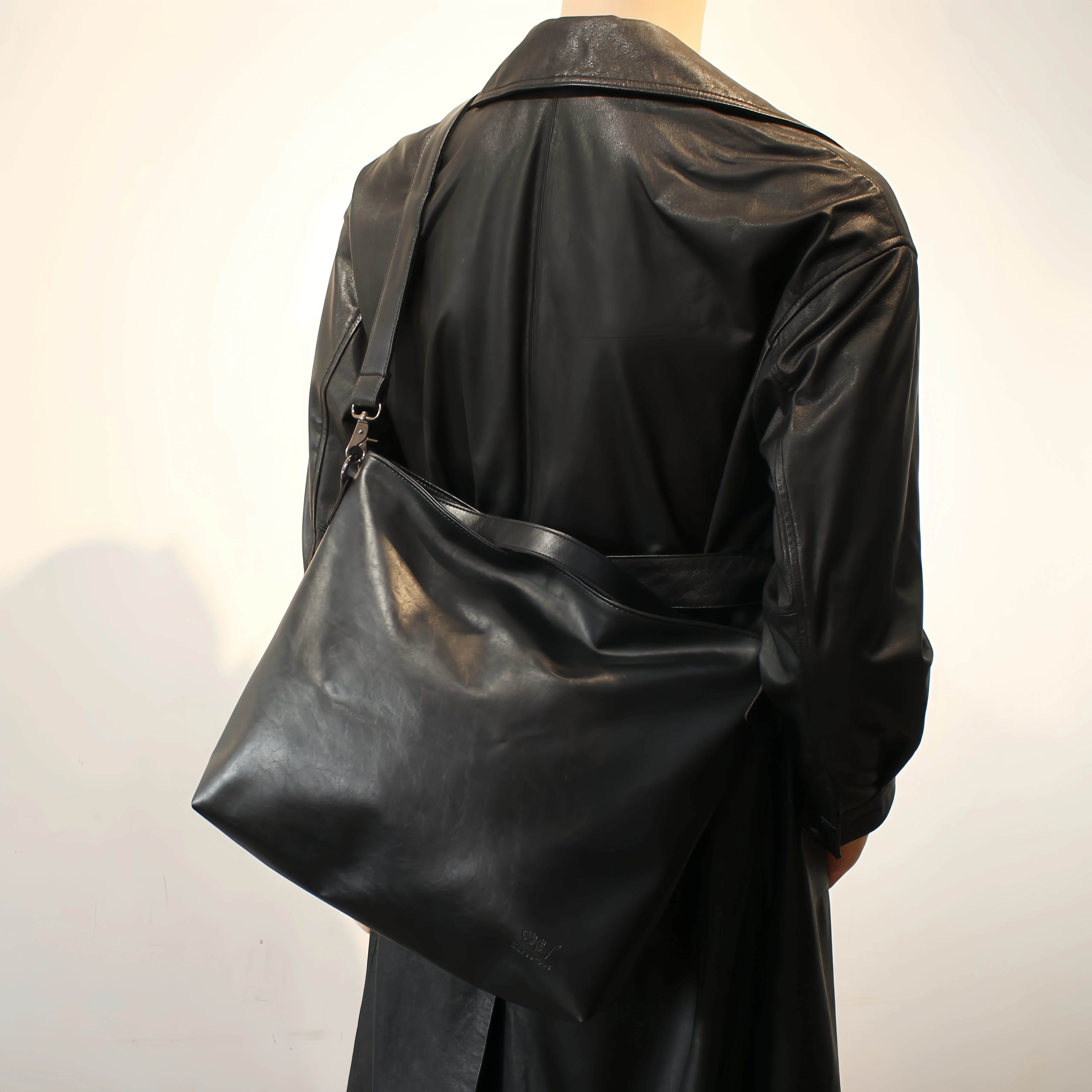 Casual Large Capacity Soft Leather Crossbody Bag Unisex Single Shoulder Bag Simple Design Korean Style Handbag for Men And Women
