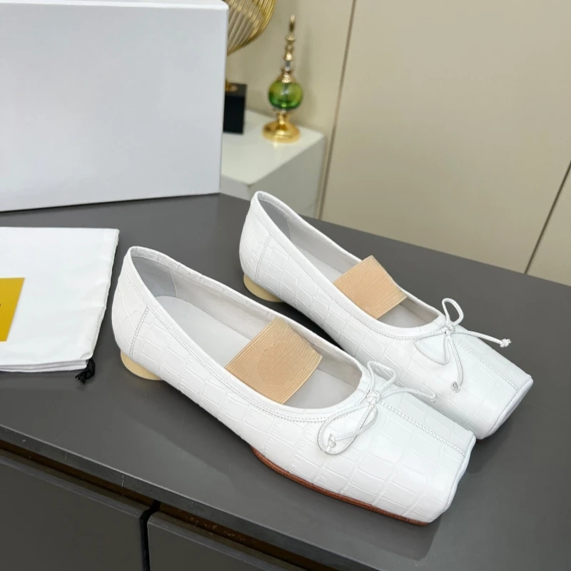 

Осенне-зимние новые кожаные эластичные туфли с квадратной головкой и мелким ртом, женские туфли с пластинами, винтажные французские балетки, эластичные туфли с одним словом, женские простые туфли с ремешком