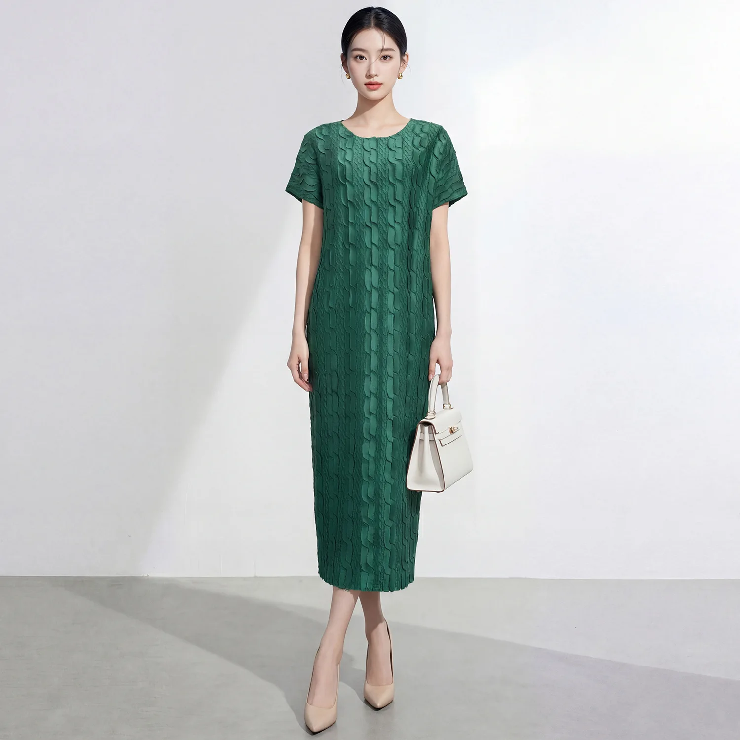 

Miyake Solid-color Short-sleeved Round-Neck Pleated Summer Women's Dress 3D Striped Pullover Dresses 2026 Summer New 2DB6905