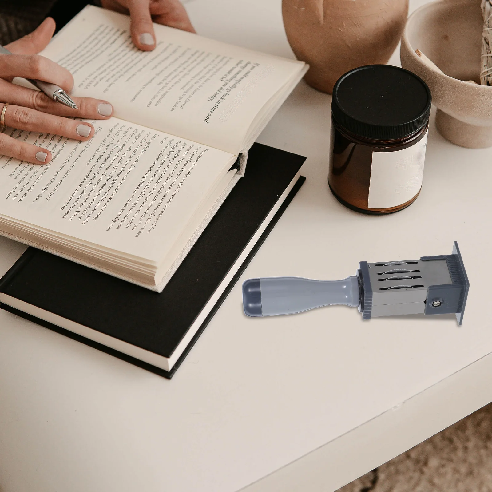 Portable Date Marking Stamp Handheld Rolling Date Stamper Self-Inking Day Number Stamp for Office School Home Document